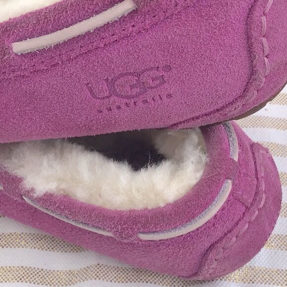UGG Magenta Pink Sheepskin Lined Suede DAKOTA Slipper Moccasins - Picture 5 of 11